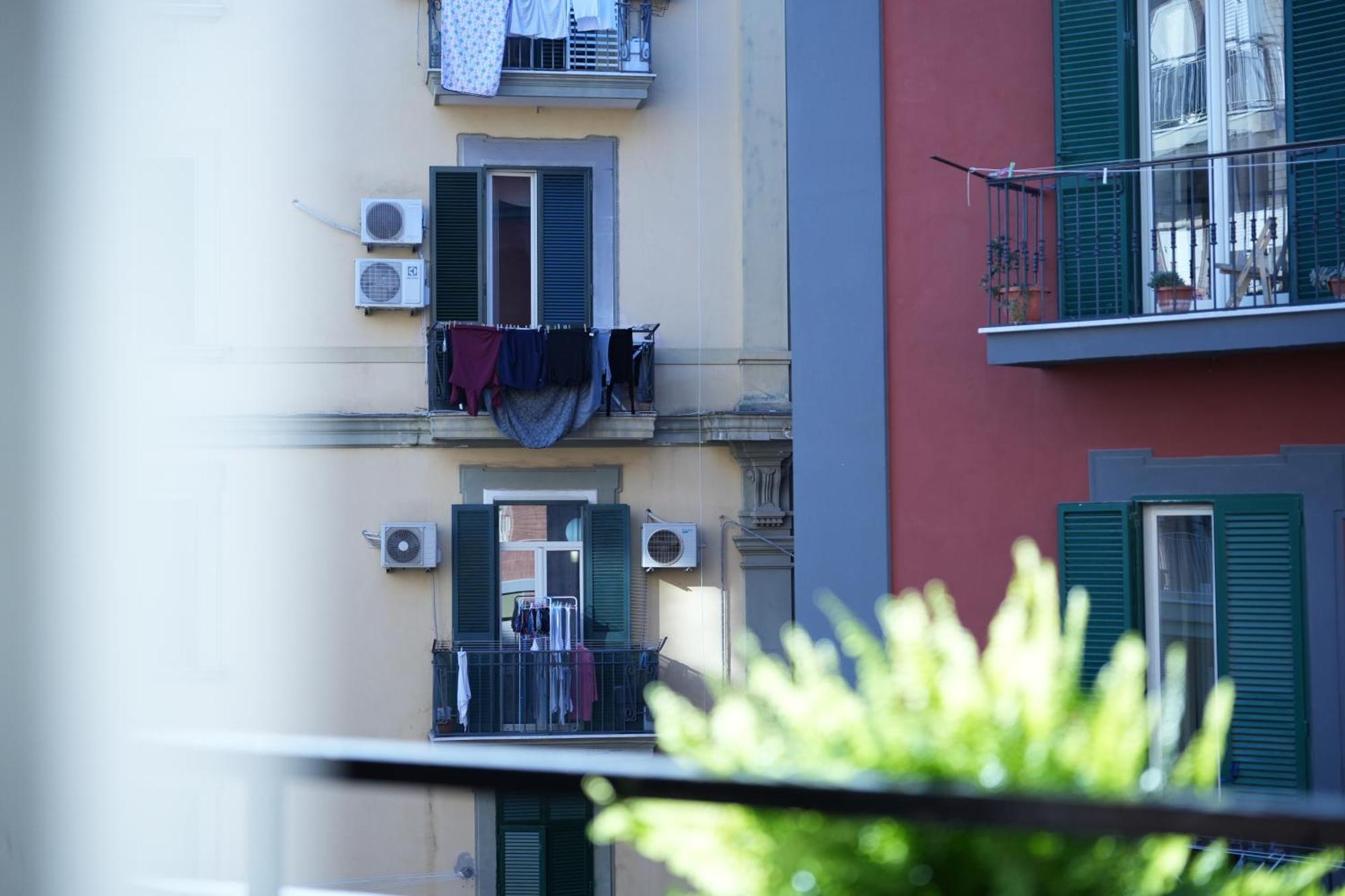 Panorama Vesuvius Affittacamere Guesthouse With Lift Near To Subway In Napoli Center Eksteriør bilde